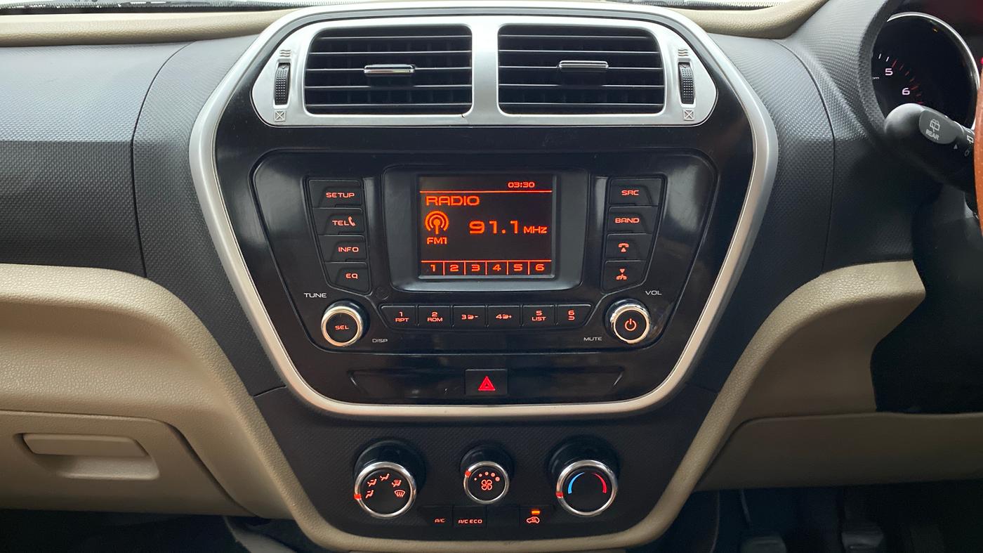 2017 Mahindra TUV300 T8, Diesel, Manual, 77,555 km, Air Conditioner