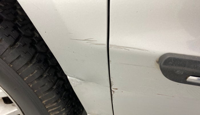 2017 Mahindra TUV300 T8, Diesel, Manual, 77,555 km, Left fender - Minor scratches