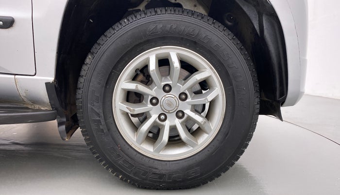 2017 Mahindra TUV300 T8, Diesel, Manual, 77,555 km, Right Front Wheel