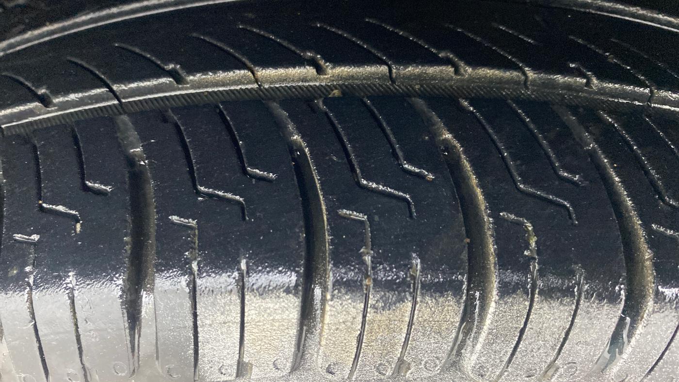 2017 Maruti Baleno DELTA CVT PETROL 1.2, Petrol, Automatic, 1,05,676 km, Left Front Tyre Tread