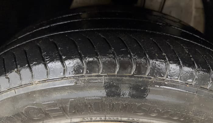 2023 MG ASTOR STYLE 1.5 MT, Petrol, Manual, 28,044 km, Left Front Tyre Tread