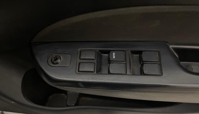 2013 Maruti Swift VXI, Petrol, Manual, 69,716 km, Driver Side Door Panels Control
