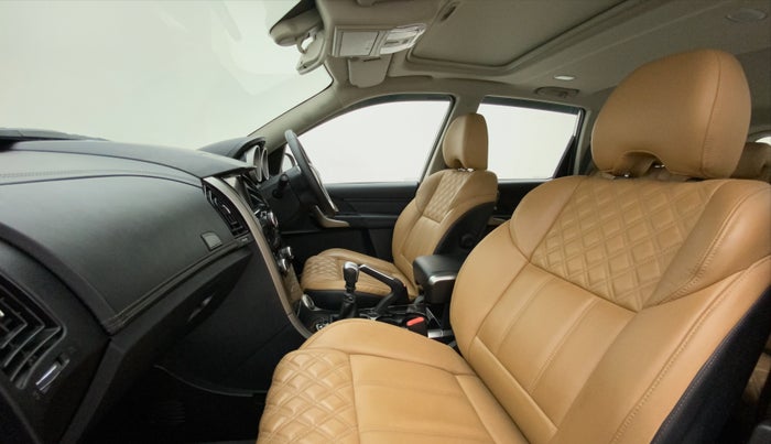 2021 Mahindra XUV500 W11(O), Diesel, Manual, 28,305 km, Right Side Front Door Cabin