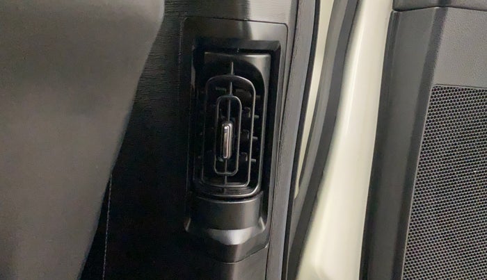 2021 Mahindra XUV500 W11(O), Diesel, Manual, 28,305 km, Rear AC Vents