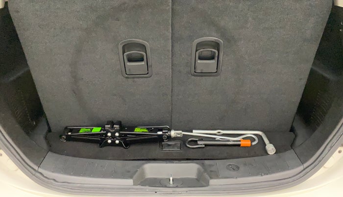 2021 Mahindra XUV500 W11(O), Diesel, Manual, 28,305 km, Boot Inside