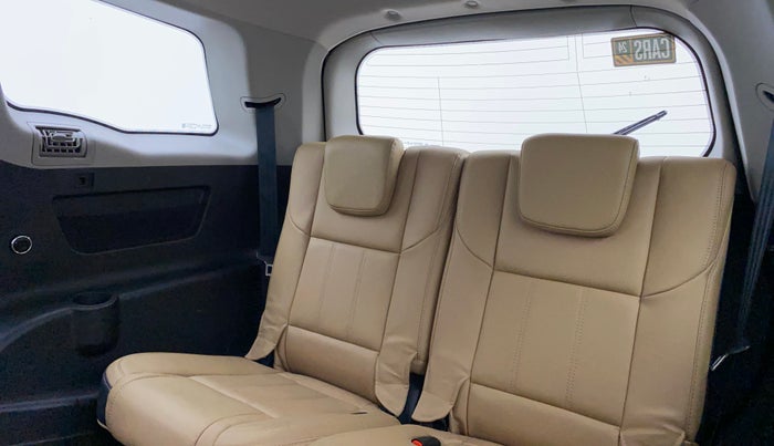 2021 Mahindra XUV500 W11(O), Diesel, Manual, 28,305 km, Third Seat Row ( optional )