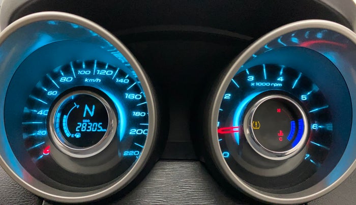2021 Mahindra XUV500 W11(O), Diesel, Manual, 28,305 km, Odometer Image