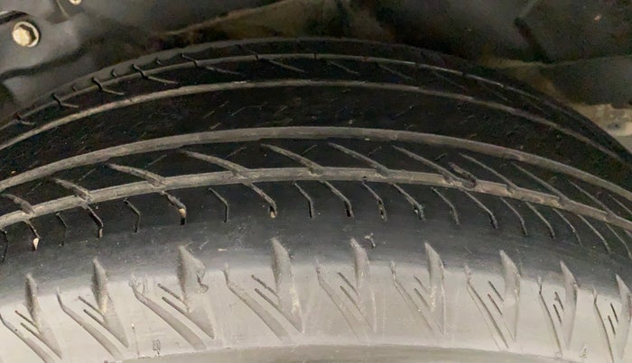 2021 Mahindra XUV500 W11(O), Diesel, Manual, 28,305 km, Right Rear Tyre Tread