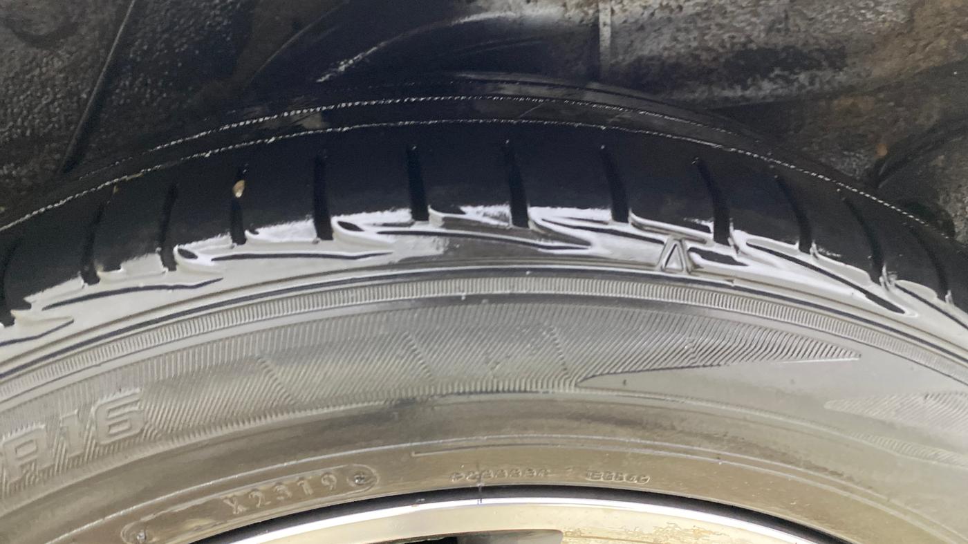 2016 Hyundai Verna 1.6 VTVT SX AT, CNG, Automatic, 77,571 km, Left Rear Tyre Tread