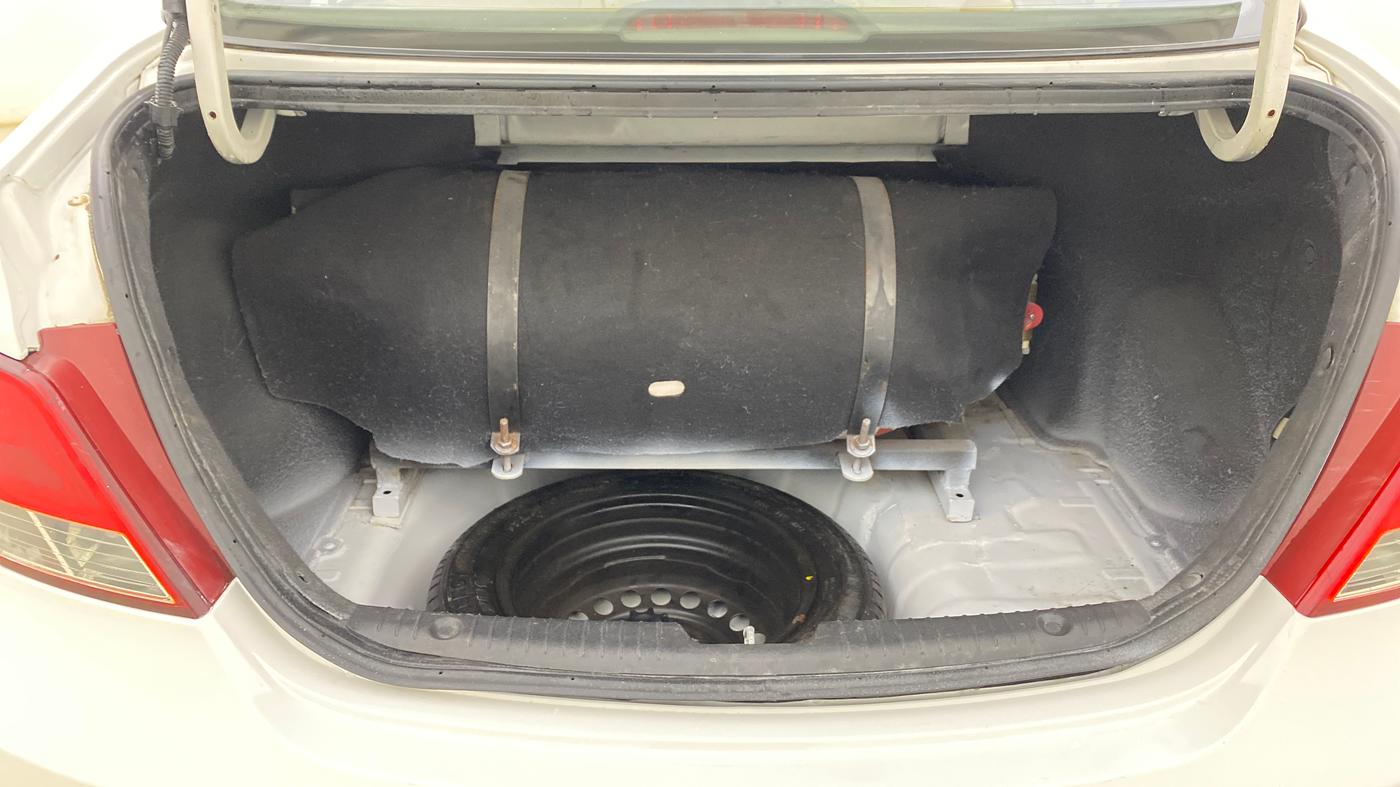 2016 Hyundai Verna 1.6 VTVT SX AT, CNG, Automatic, 77,571 km, Boot Inside