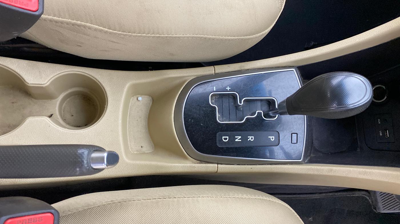 2016 Hyundai Verna 1.6 VTVT SX AT, CNG, Automatic, 77,571 km, Gear Lever