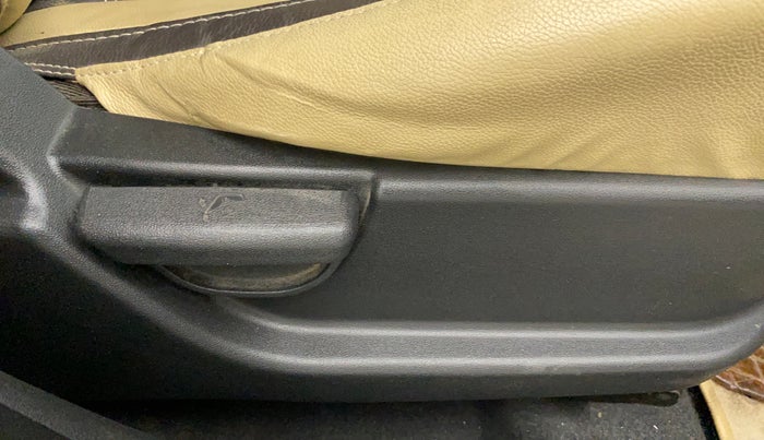 2012 Hyundai i20 SPORTZ (O) 1.2, Petrol, Manual, 84,491 km, Driver Side Adjustment Panel