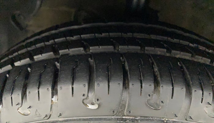 2014 Hyundai Grand i10 SPORTZ 1.2 KAPPA VTVT, Petrol, Manual, 22,366 km, Left Front Tyre Tread