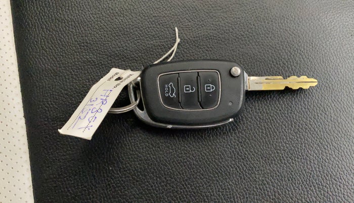 2021 Hyundai GRAND I10 NIOS SPORTZ 1.2 KAPPA VTVT CNG, CNG, Manual, 98,917 km, Key Close Up