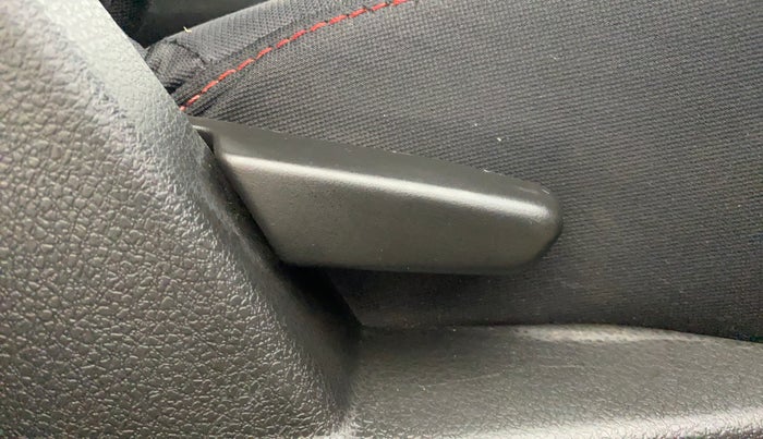 2017 Renault Duster RXS CVT, Petrol, Automatic, 50,487 km, Driver Side Adjustment Panel