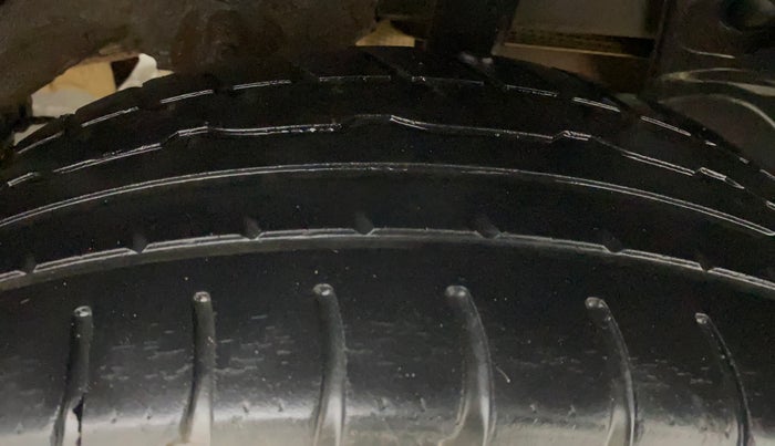 2017 Renault Duster RXS CVT, Petrol, Automatic, 50,487 km, Left Rear Tyre Tread