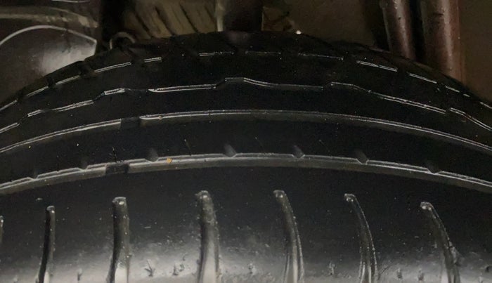 2017 Renault Duster RXS CVT, Petrol, Automatic, 50,487 km, Right Rear Tyre Tread