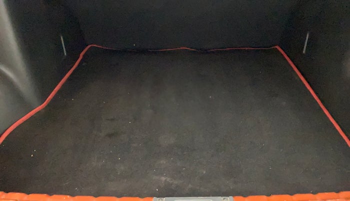 2017 Renault Duster RXS CVT, Petrol, Automatic, 50,487 km, Boot Inside