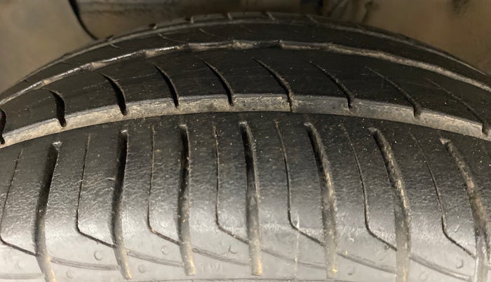 2017 Hyundai Elite i20 ASTA 1.2 (O), Petrol, Manual, 47,381 km, Left Front Tyre Tread