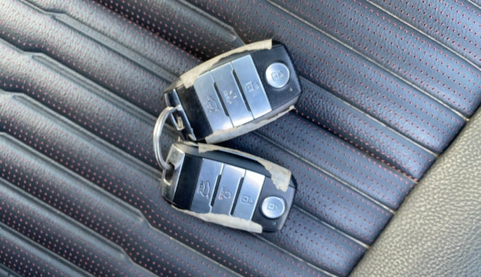 2021 KIA SONET GTX PLUS 1.5 AT, Diesel, Automatic, 29,694 km, Key Close Up