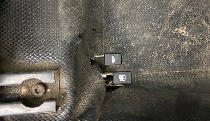 2016 Renault Kwid RXT 0.8, Petrol, Manual, 61,874 km, Flooring - Dicky opening lever is not working