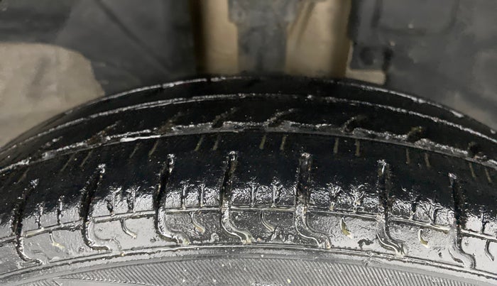 2016 Renault Kwid RXT 0.8, Petrol, Manual, 61,874 km, Right Front Tyre Tread
