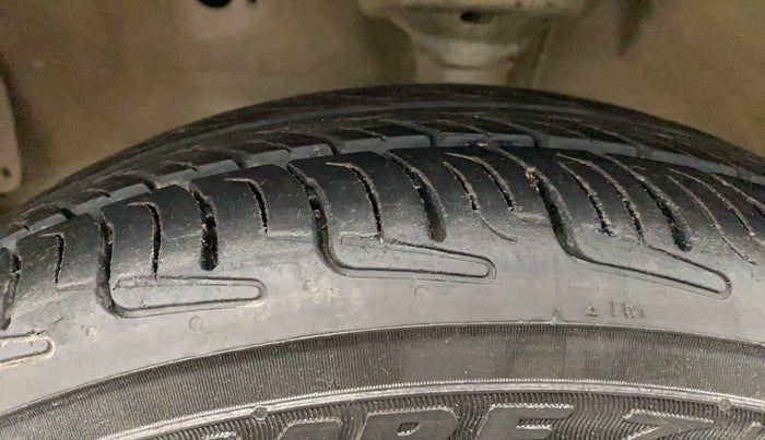 2015 Maruti Wagon R 1.0 VXI, Petrol, Manual, 47,824 km, Left Front Tyre Tread