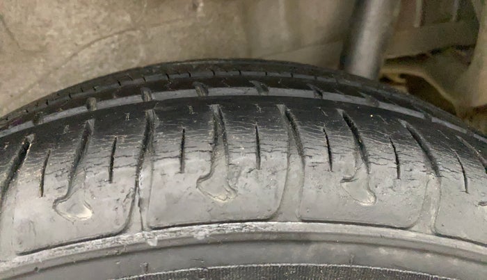 2015 Maruti Wagon R 1.0 VXI, Petrol, Manual, 47,824 km, Left Rear Tyre Tread