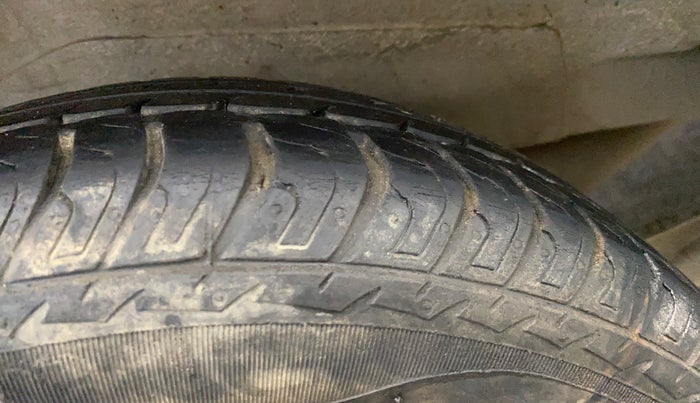 2015 Maruti Wagon R 1.0 VXI, Petrol, Manual, 47,824 km, Right Rear Tyre Tread
