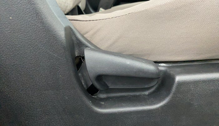 2015 Maruti Wagon R 1.0 VXI, Petrol, Manual, 47,824 km, Driver Side Adjustment Panel