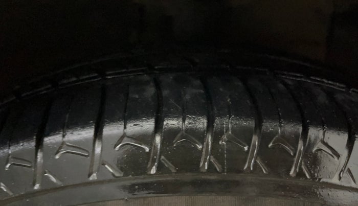 2016 Hyundai Grand i10 MAGNA AT 1.2 KAPPA VTVT, Petrol, Automatic, 80,484 km, Right Front Tyre Tread