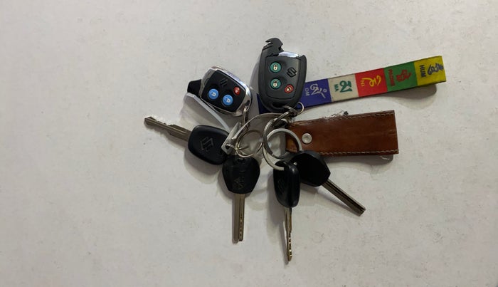 2019 Maruti Swift LXI, Petrol, Manual, 42,772 km, Key Close Up