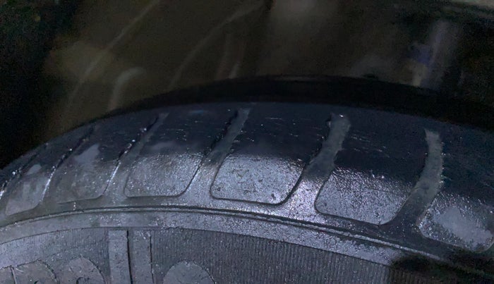 2019 Maruti Swift LXI, Petrol, Manual, 42,772 km, Right Front Tyre Tread