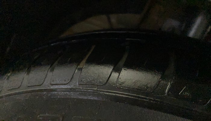 2019 Maruti Swift LXI, Petrol, Manual, 42,772 km, Left Front Tyre Tread