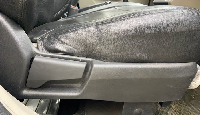 2020 Renault TRIBER RXZ, Petrol, Manual, 86,245 km, Driver Side Adjustment Panel