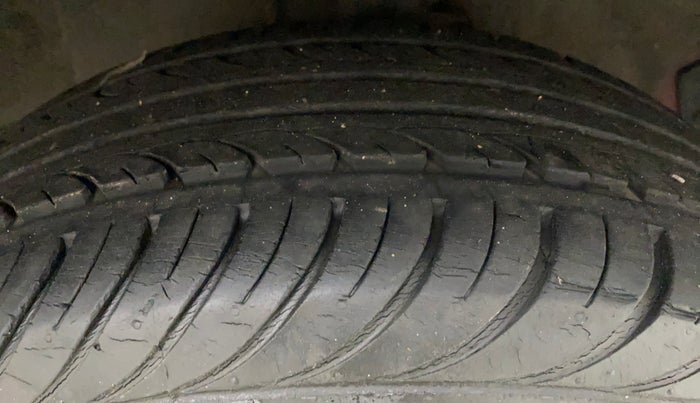2010 Hyundai i20 SPORTZ 1.2, Petrol, Manual, 46,385 km, Right Front Tyre Tread