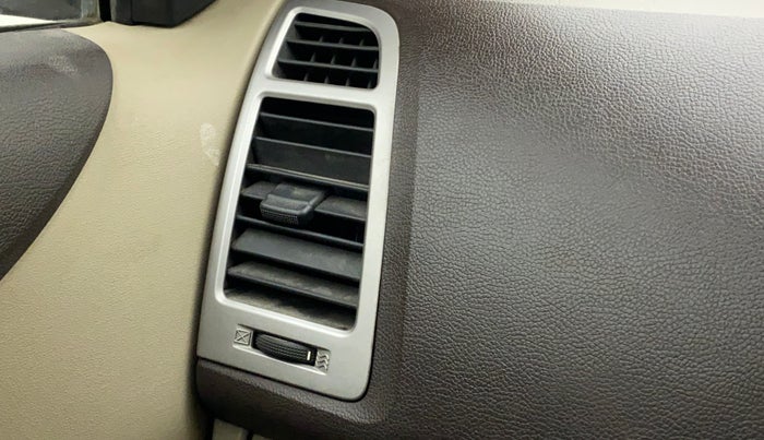 2010 Hyundai i20 SPORTZ 1.2, Petrol, Manual, 46,385 km, AC Unit - Front vent has minor damage