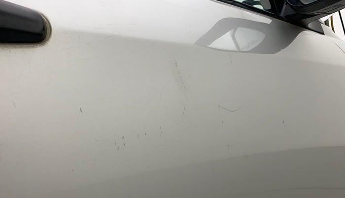 2011 Maruti Swift VXI, Petrol, Manual, 70,404 km, Driver-side door - Minor scratches