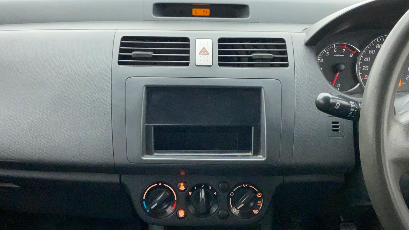 2011 Maruti Swift VXI, Petrol, Manual, 70,404 km, Air Conditioner