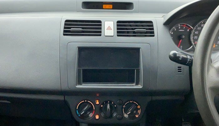 2011 Maruti Swift VXI, Petrol, Manual, 70,404 km, Air Conditioner