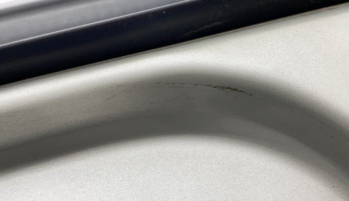 2011 Maruti Swift VXI, Petrol, Manual, 70,404 km, Right B pillar - Minor scratches