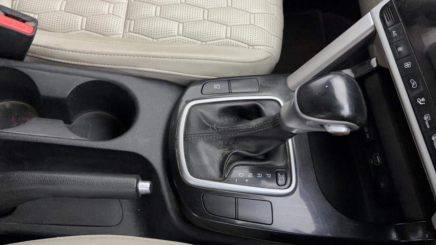 2020 KIA SELTOS HTX IVT 1.5 PETROL, Petrol, Automatic, 91,134 km, Gear Lever