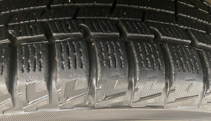 2016 Maruti Wagon R 1.0 VXI, Petrol, Manual, 30,404 km, Left Front Tyre Tread