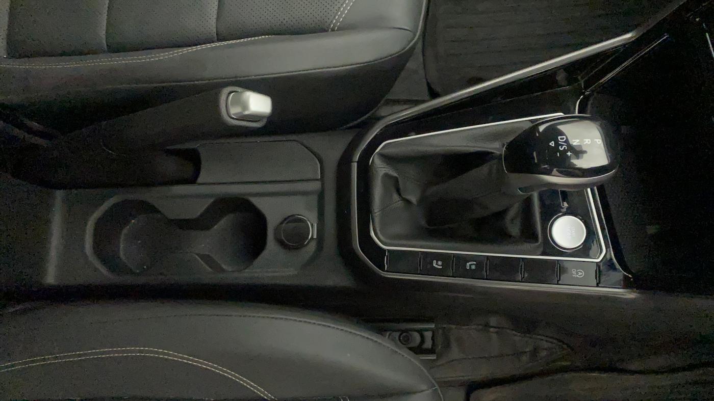 2023 Volkswagen VIRTUS GT PLUS TSI 1.5 EVO DSG, Petrol, Automatic, 9,766 km, Gear Lever