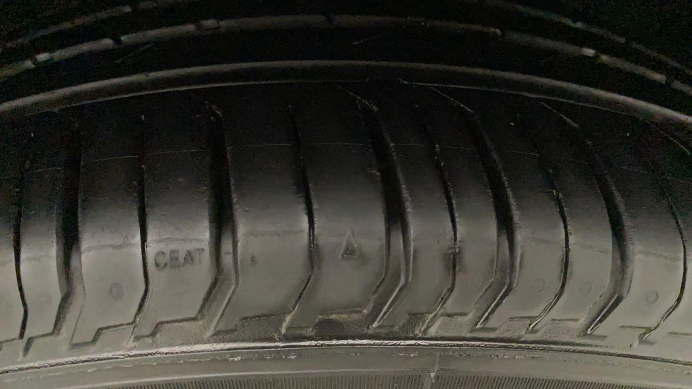 2023 Volkswagen VIRTUS GT PLUS TSI 1.5 EVO DSG, Petrol, Automatic, 9,766 km, Right Front Tyre Tread
