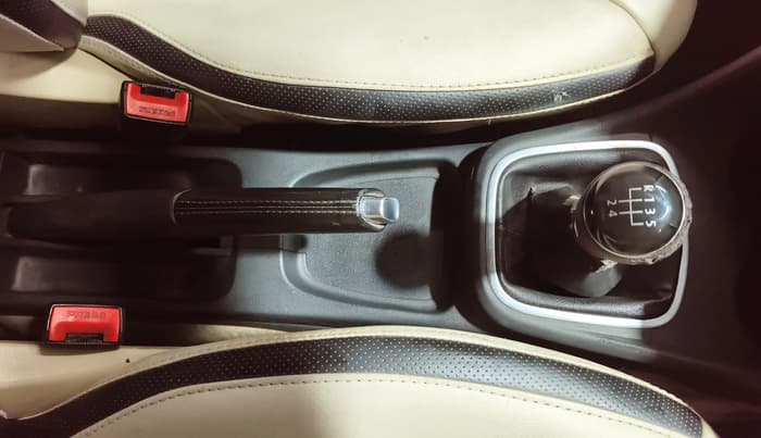 2015 Volkswagen Polo HIGHLINE1.5L, Diesel, Manual, 79,365 km, Gear Lever