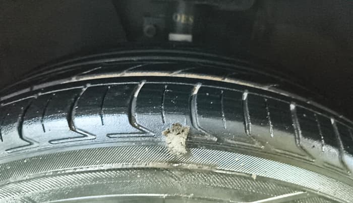 2015 Volkswagen Polo HIGHLINE1.5L, Diesel, Manual, 79,365 km, Left Front Tyre Tread