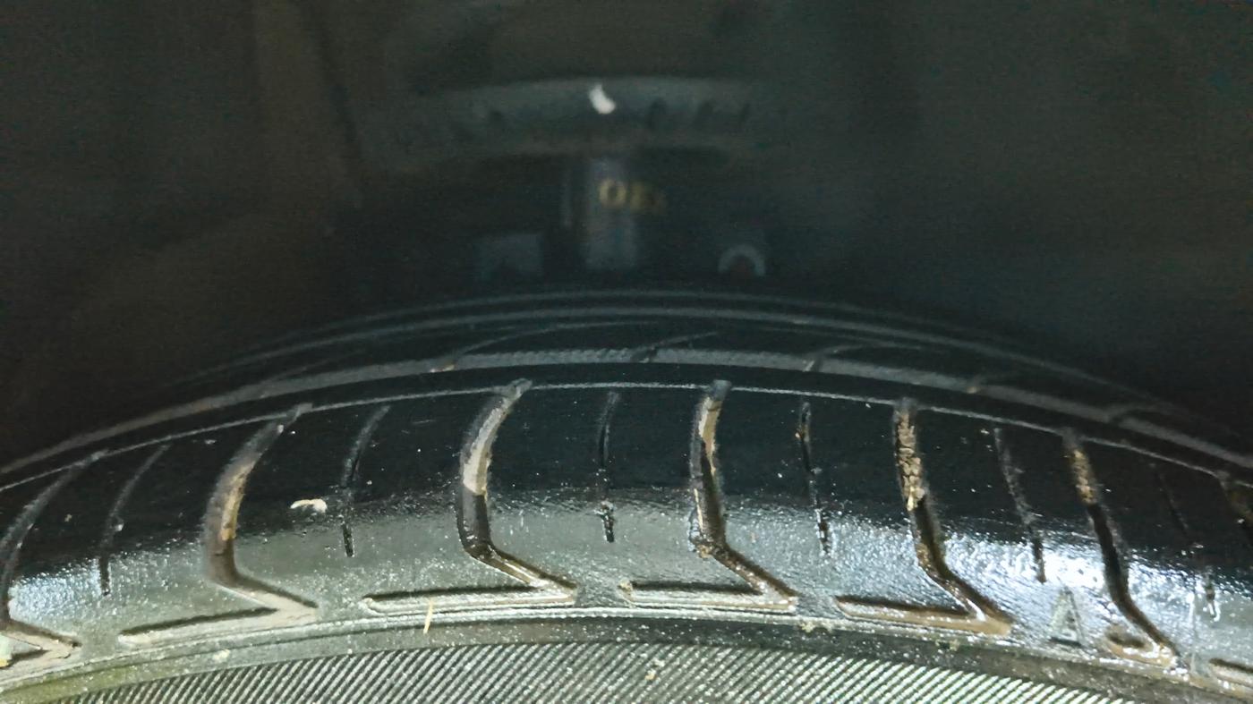 2015 Volkswagen Polo HIGHLINE1.5L, Diesel, Manual, 79,241 km, Right Front Tyre Tread