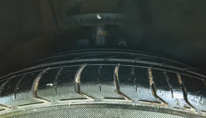 2015 Volkswagen Polo HIGHLINE1.5L, Diesel, Manual, 79,365 km, Right Front Tyre Tread