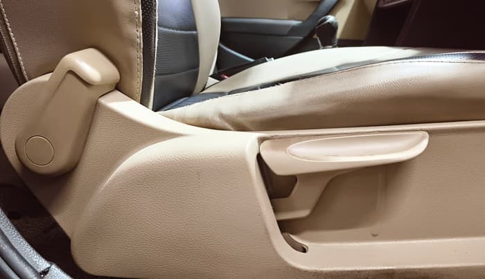 2015 Volkswagen Polo HIGHLINE1.5L, Diesel, Manual, 79,365 km, Driver Side Adjustment Panel